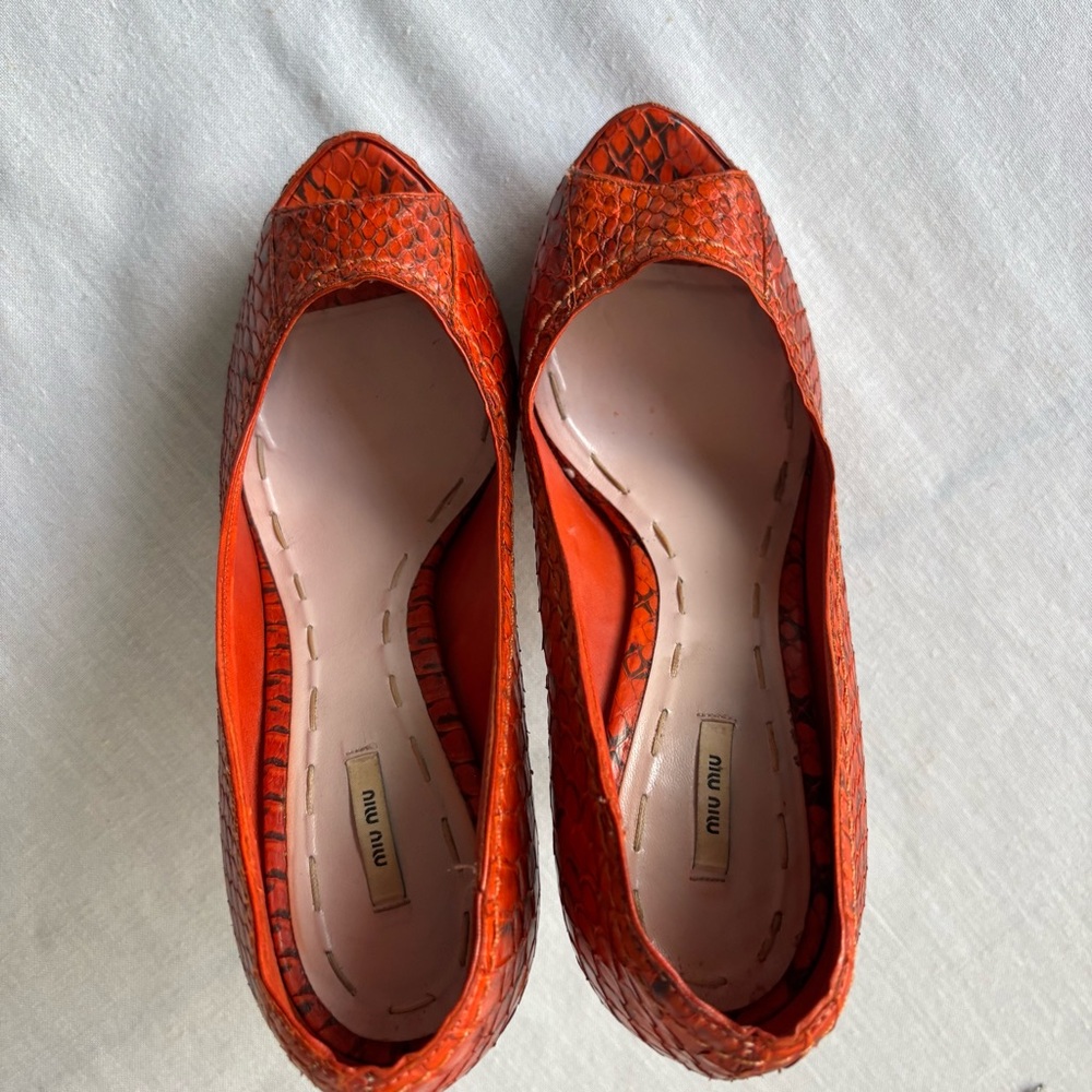 Miu Miu Python Embossed Peep Toe Platform Heels O… - image 3